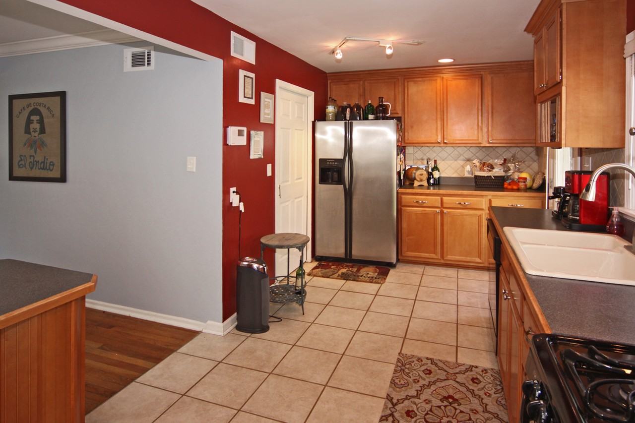 5737 Crittenden Ave - Photo 3 of 18