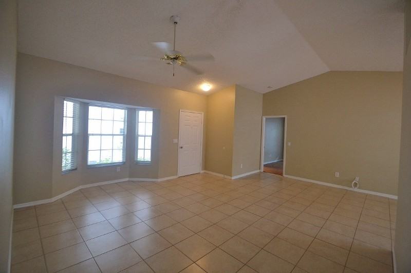 1463 Loman Ct - Photo 3 of 11