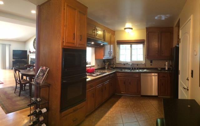 2761 Yosemite Dr - Photo 3 of 15