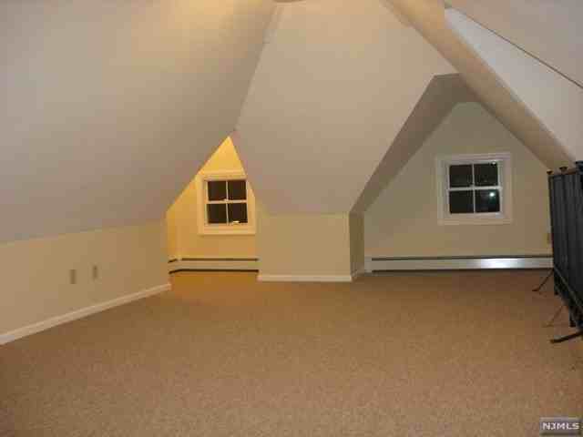 260 Eagle Ave - Photo 2 of 6