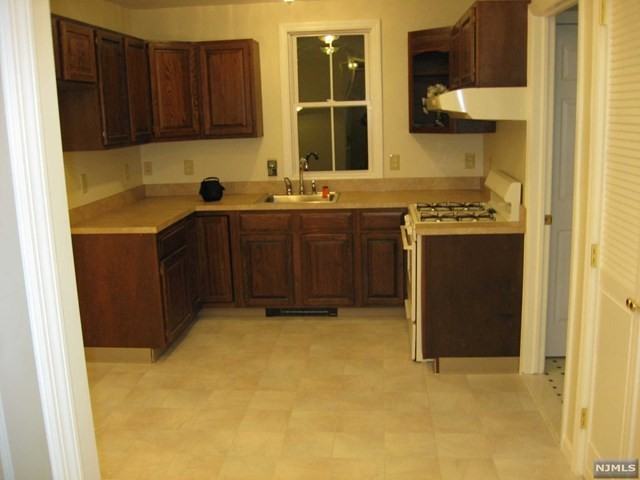 260 Eagle Ave - Photo 3 of 6