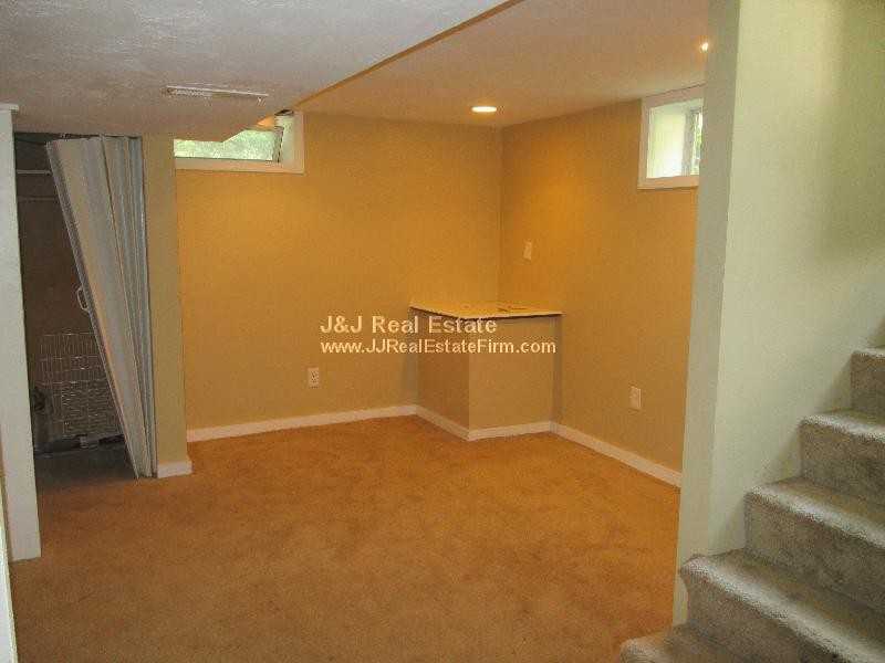 220 Salisbury St GARDENLEVE - Photo 2 of 4