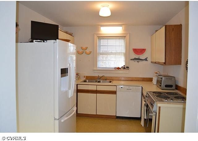 4304 Fitzhugh Ave - Photo 3 of 10