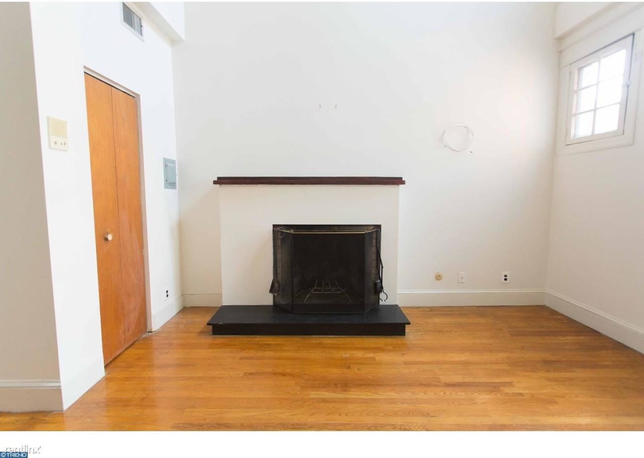 721 Spruce St - Photo 3 of 17