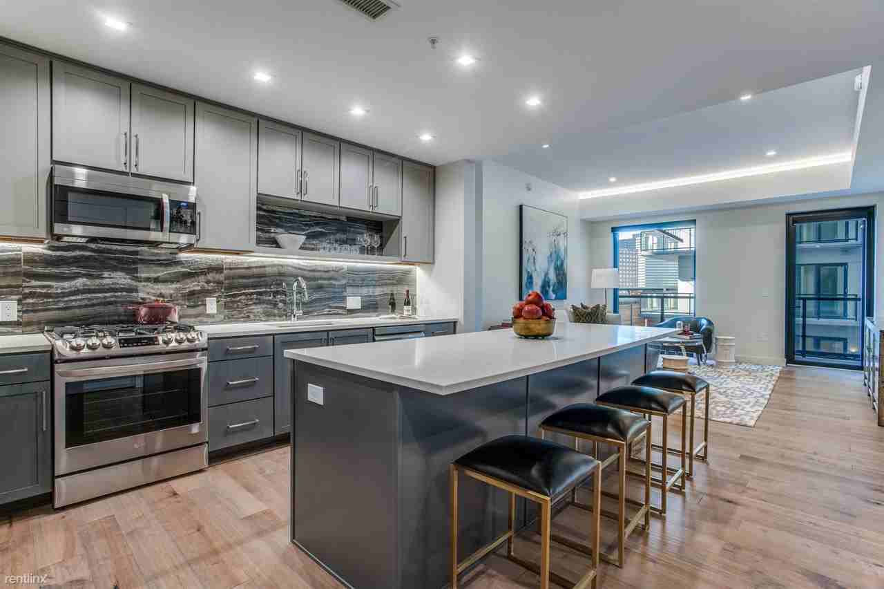 2200 Commerce St - Photo 2 of 12