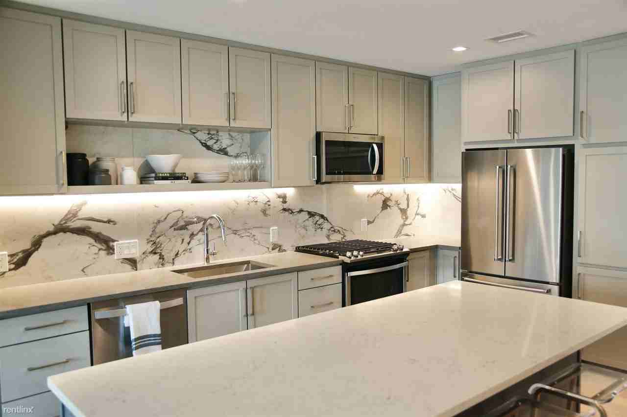 2200 Commerce St - Photo 3 of 12