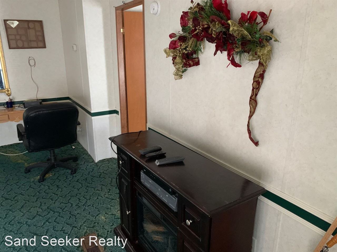 327 Hibiscus Dr - Photo 2 of 32