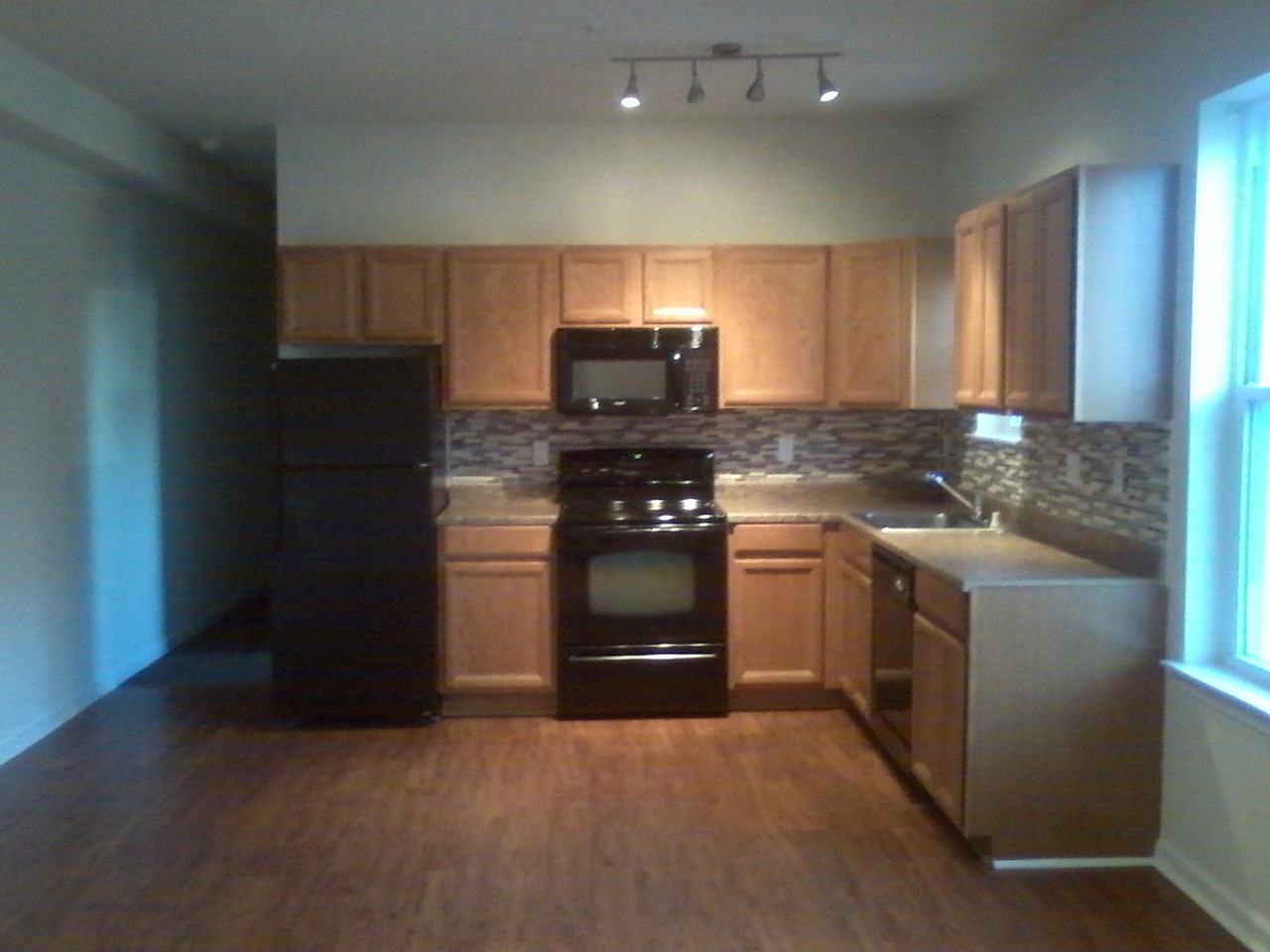 1012 W Lafayette Ave - Photo 2 of 9