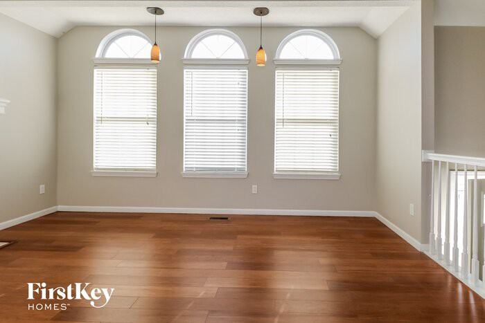 1166 Cardinal Dr - Photo 3 of 14