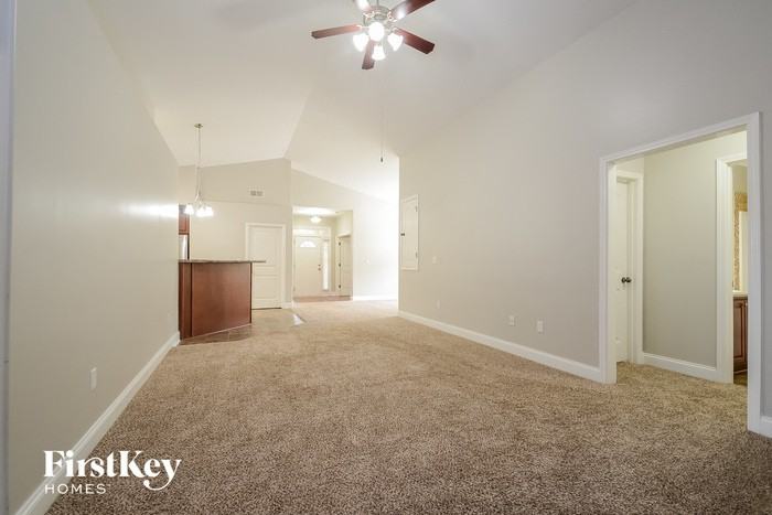 1062 Lexington Dr - Photo 3 of 15