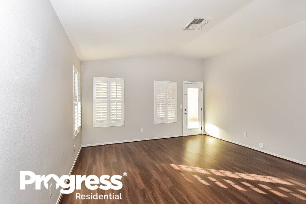 4944 Signal Dr - Photo 3 of 21