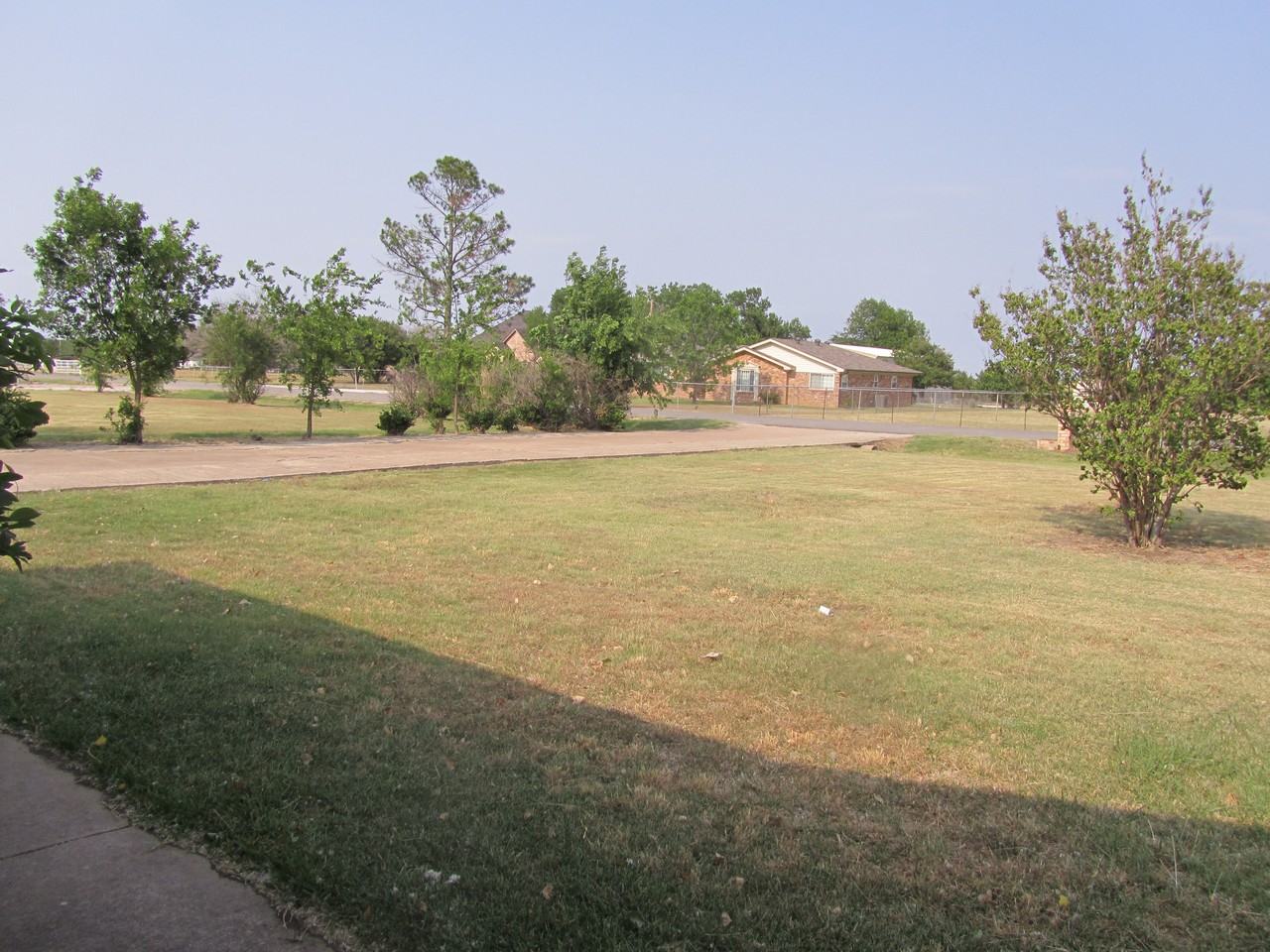 Maxwell - Photo 2 of 17