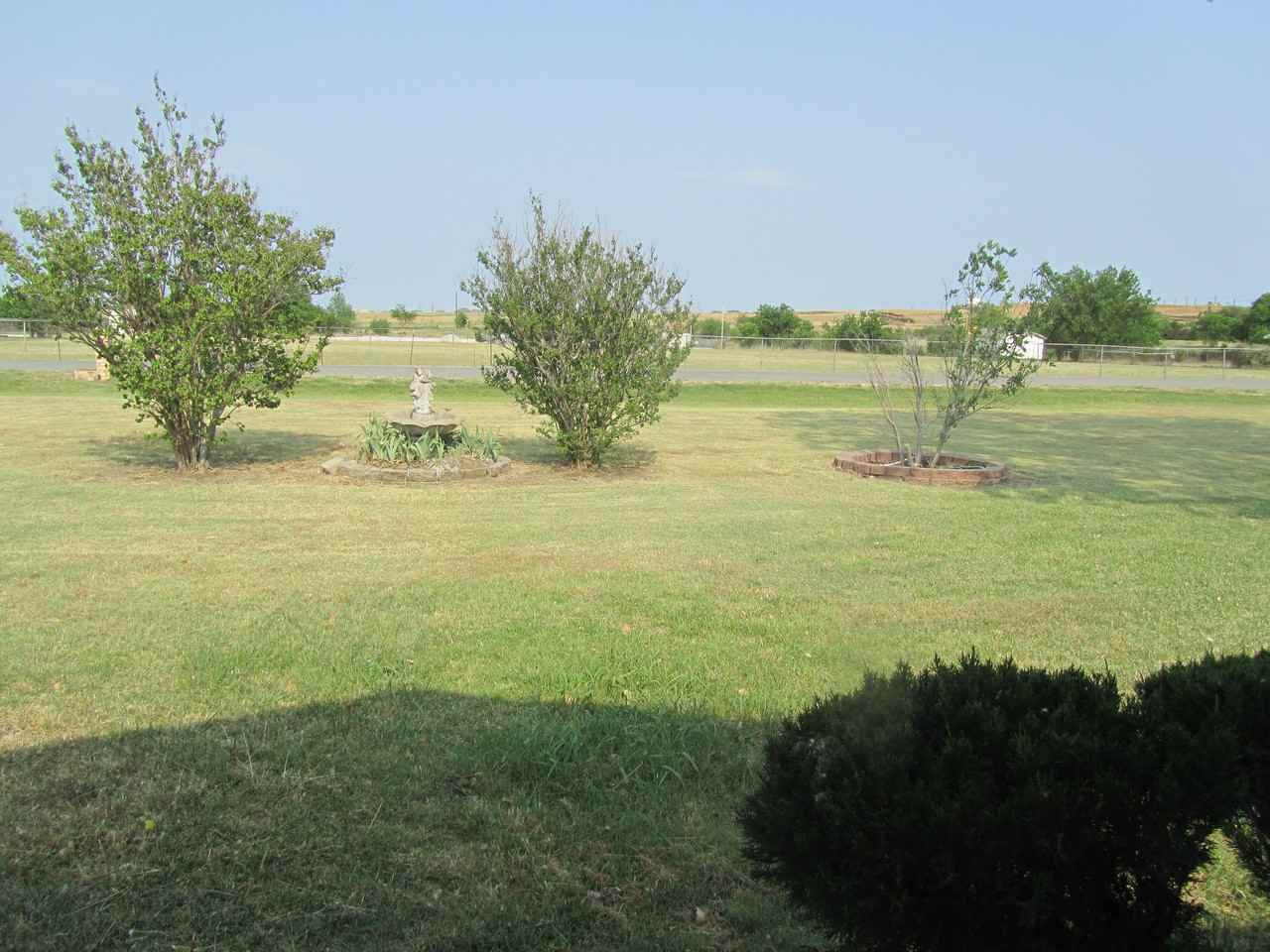 Maxwell - Photo 3 of 17