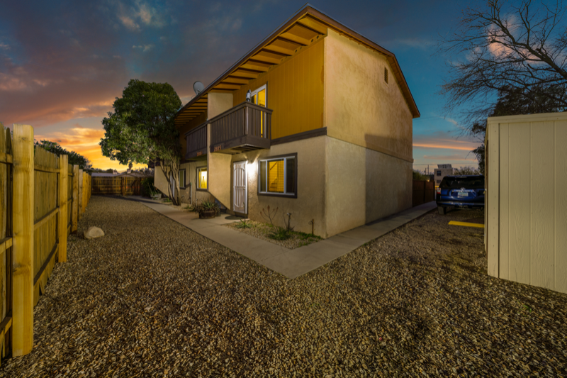 2815 N Mountain Ave - Photo 3 of 8