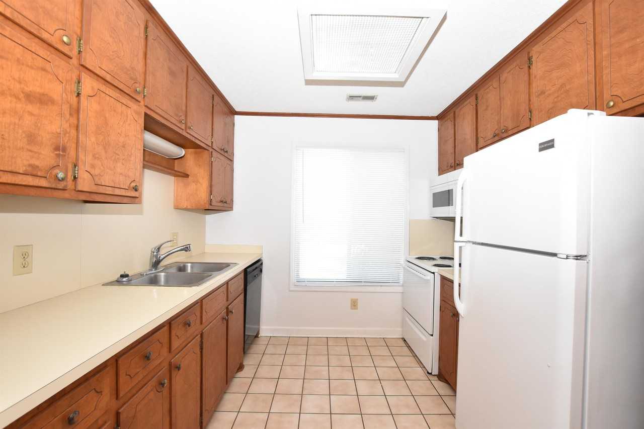 400 N Steele St #1 - Photo 3 of 22