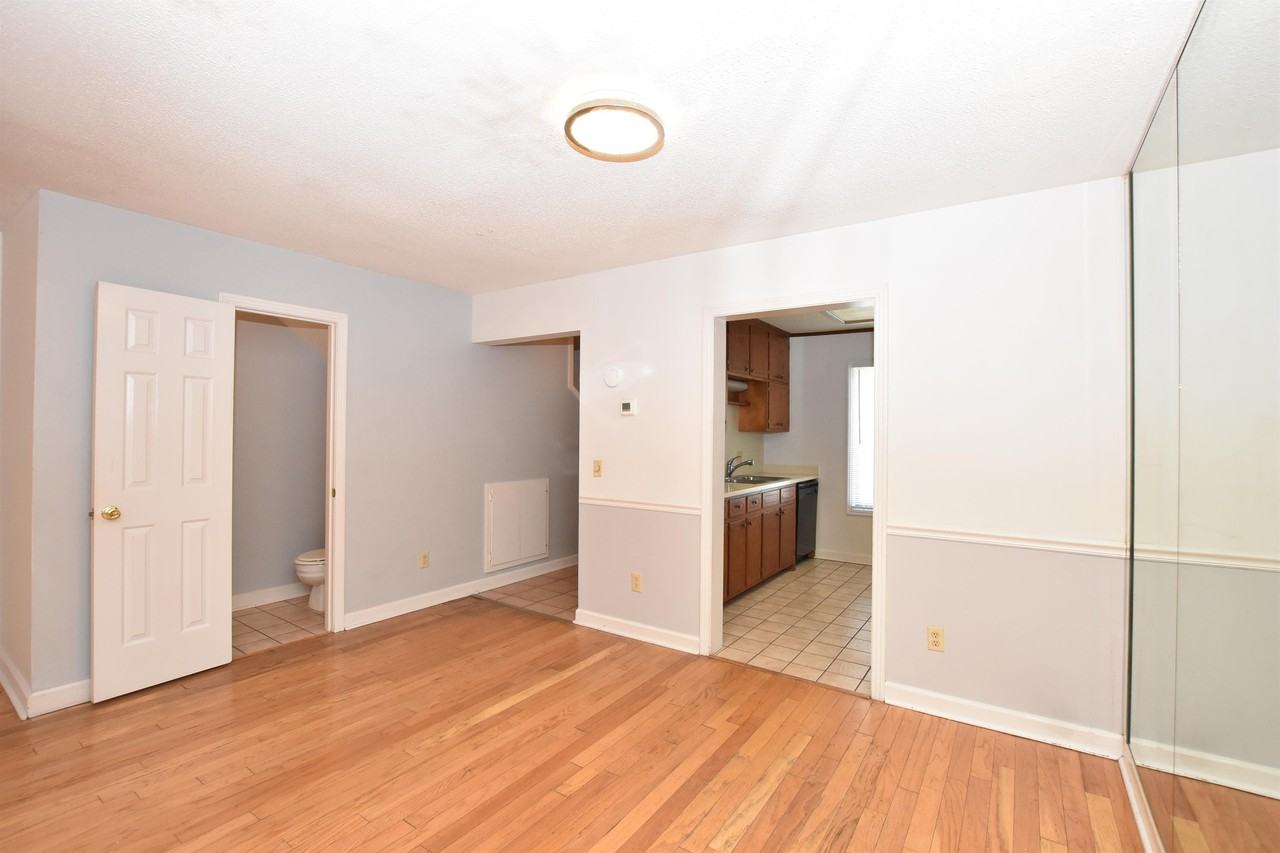 400 N Steele St #1 - Photo 5 of 22