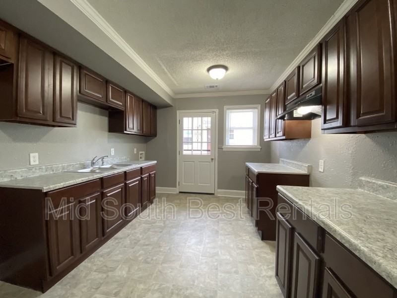 1358 S Cooper St - Photo 3 of 8