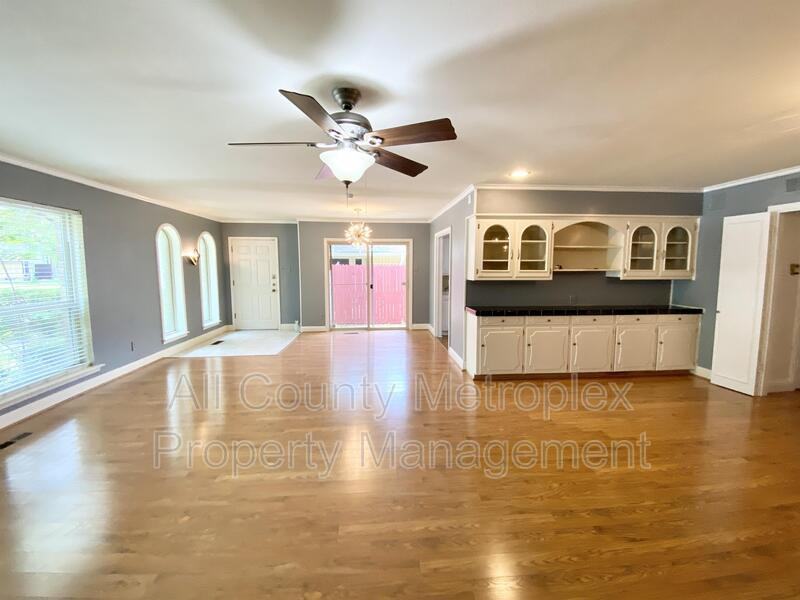 13318 Southview Ln - Photo 4 of 12