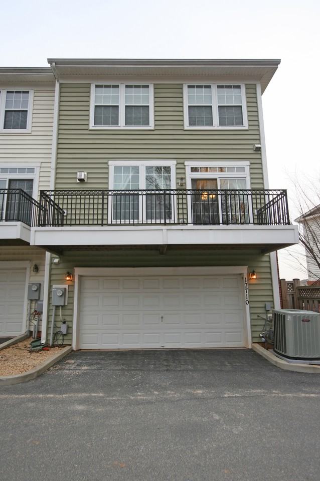 17710 Phelps Hill Ln - Photo 2 of 33