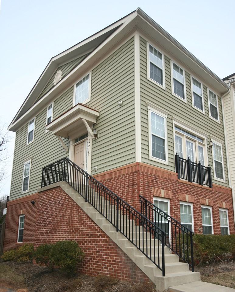 17710 Phelps Hill Ln - Photo 3 of 33