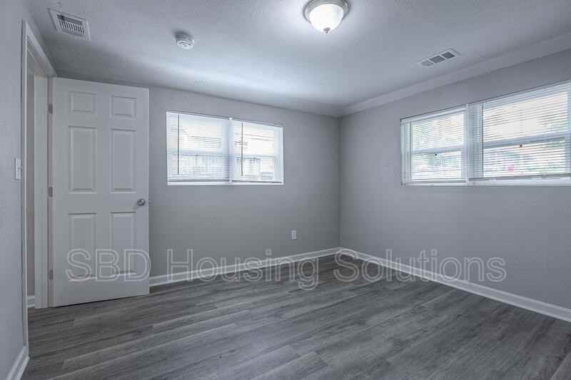 805 E Albert Ave - Photo 3 of 7