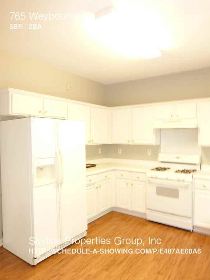 765 Weybourne Ct NE - Photo 2 of 33