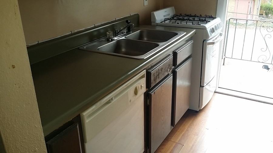 1060 Oak St SW - Photo 2 of 8