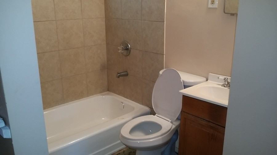 1060 Oak St SW - Photo 3 of 8