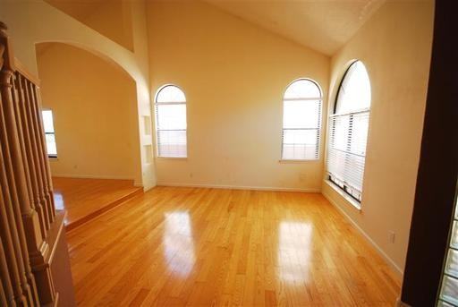 1171 Narcisco St NE - Photo 2 of 18