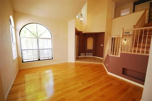 1171 Narcisco St NE - Photo 3 of 18