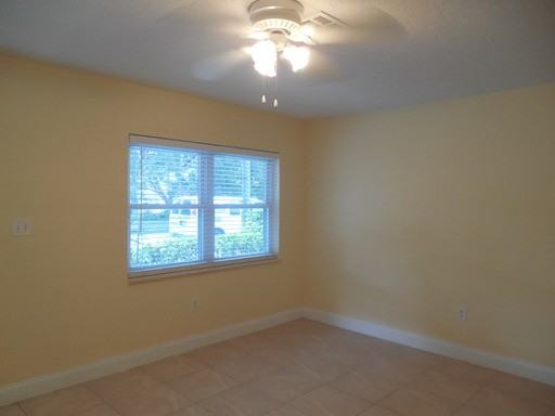 1103 Citrus Ave - Photo 3 of 16