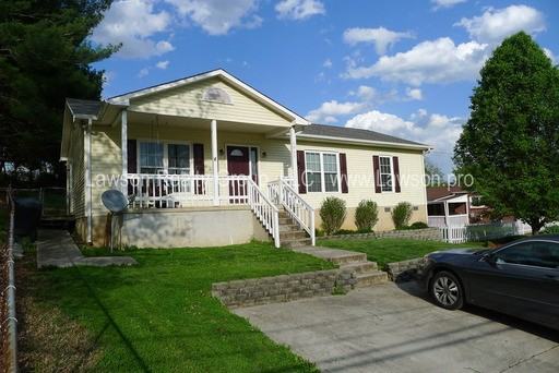 1011 Mecca St NE - Photo 2 of 18