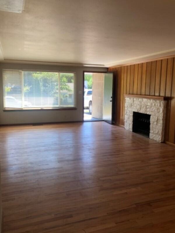 120 N 143rd St - Photo 3 of 23