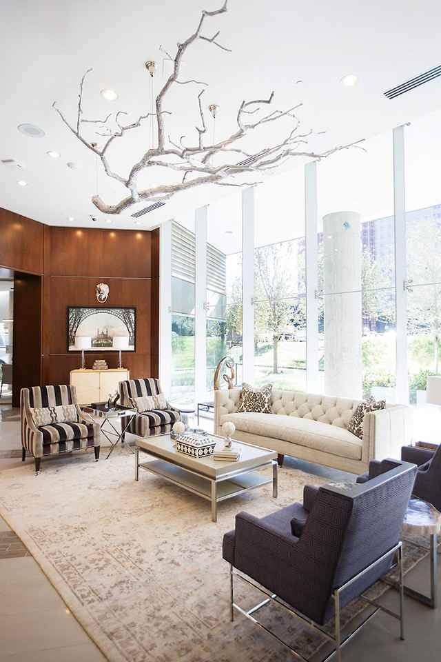 350 N St Paul St #f11