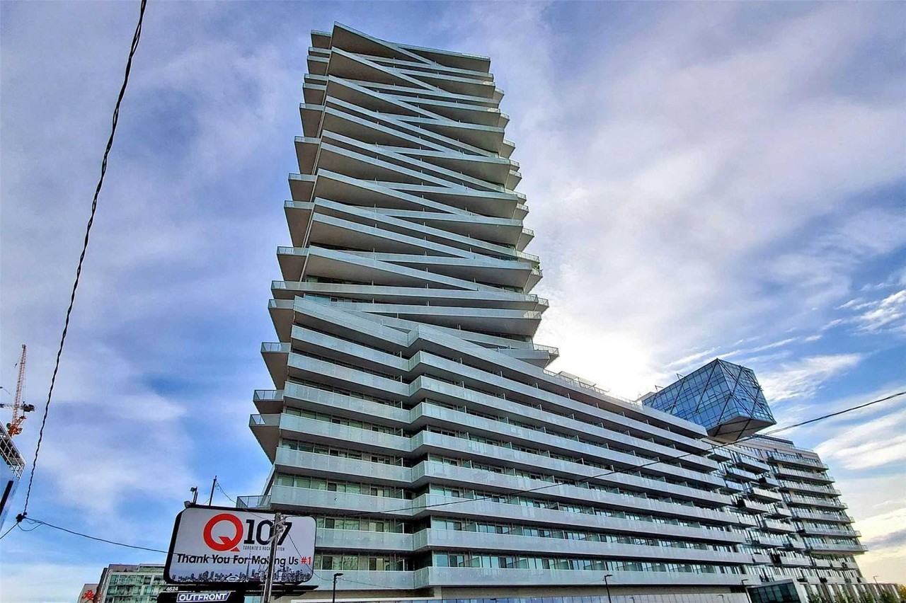 15 Queens Quay East #1002