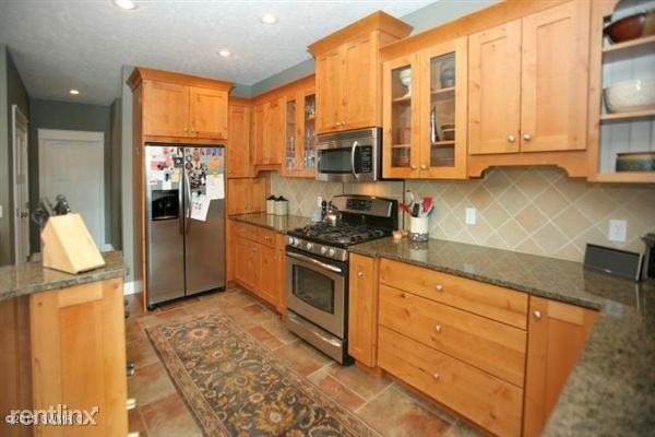 6922 Railroad St - Photo 2 of 32