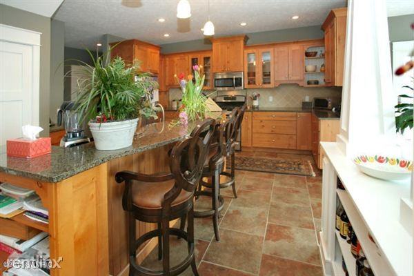 6922 Railroad St - Photo 3 of 32
