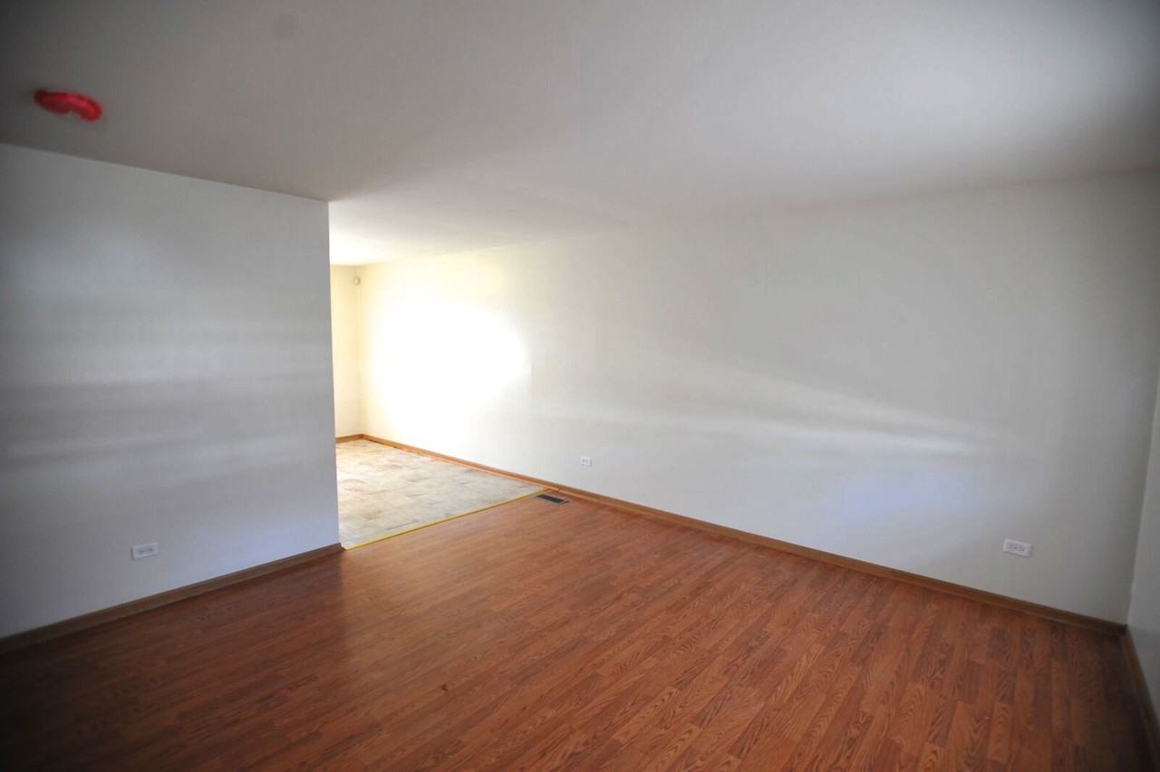 4227 Greenbrier Ln - Photo 3 of 6