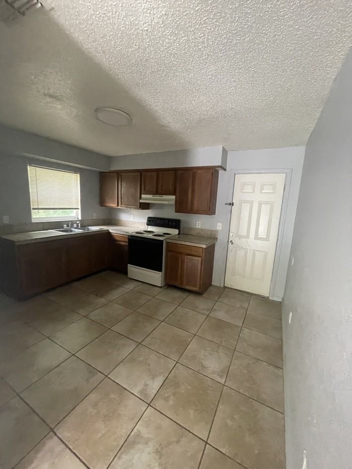 1102 Birchwood Ct #2 - Photo 2 of 5