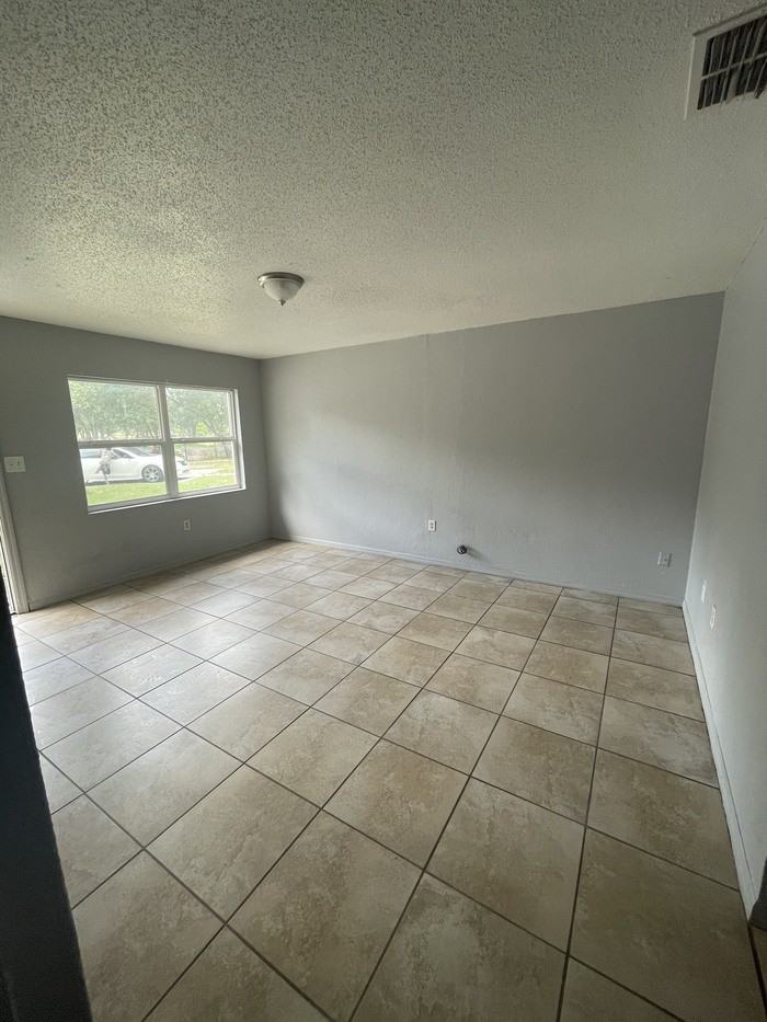 1102 Birchwood Ct #2 - Photo 3 of 5