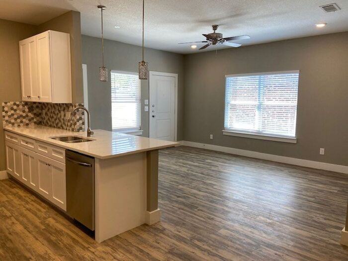 8006 Doreen Ave - Photo 3 of 28
