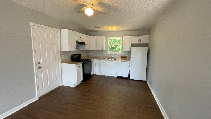 142 Chelsea St - Photo 2 of 15