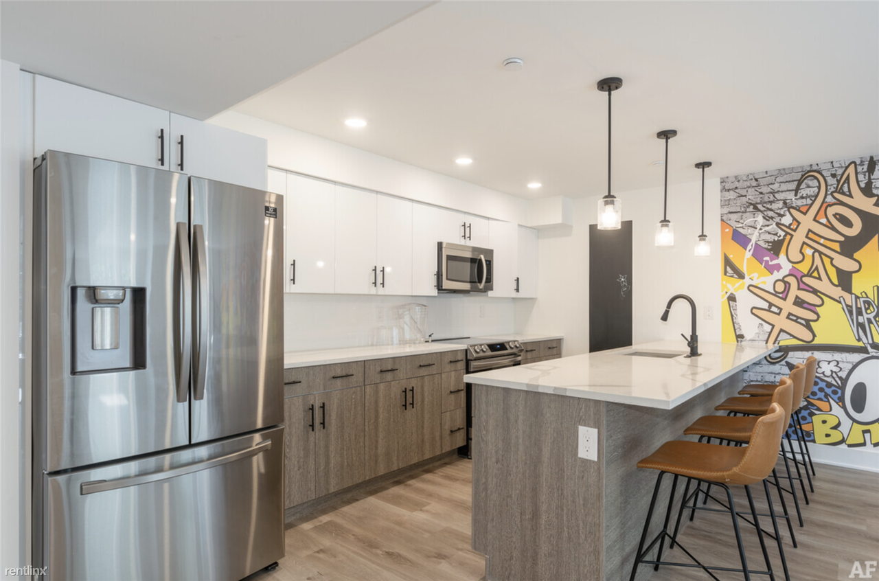 2201 N 11th St - Photo 2 of 18