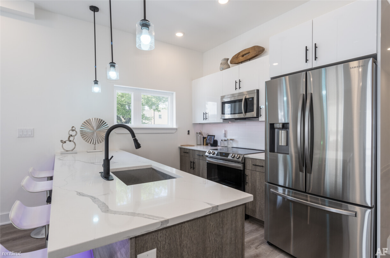 2201 N 11th St - Photo 3 of 18