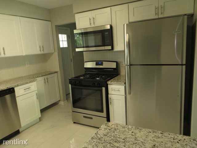 10918 S Neenah Ave - Photo 2 of 12