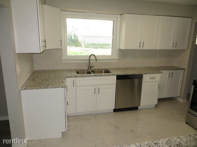 10918 S Neenah Ave - Photo 3 of 12