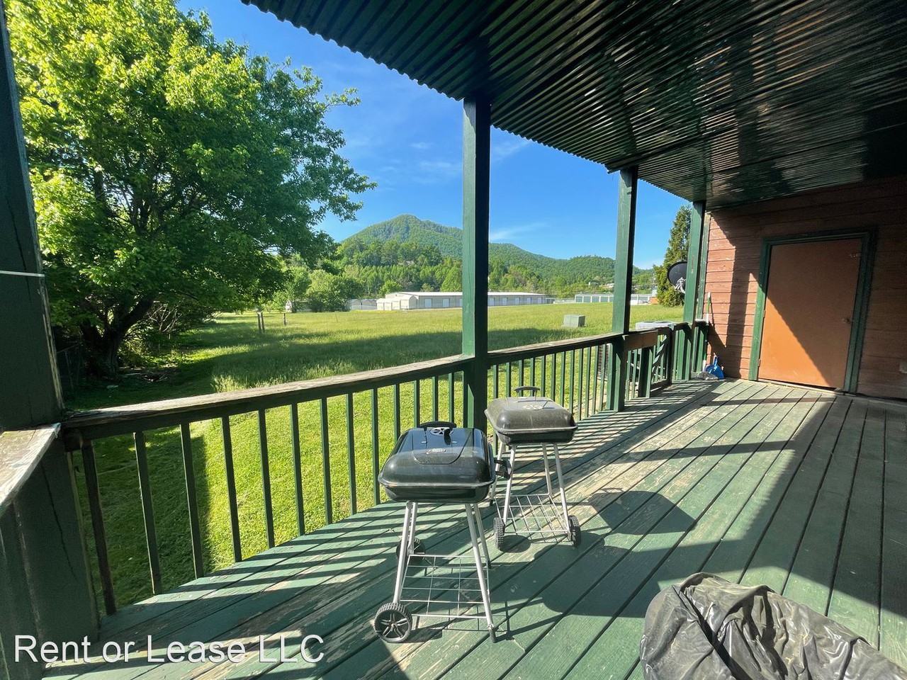 22bd/2ba Wears Valley Apts 1 and 2 available NOW!! 3769 Wears Valley