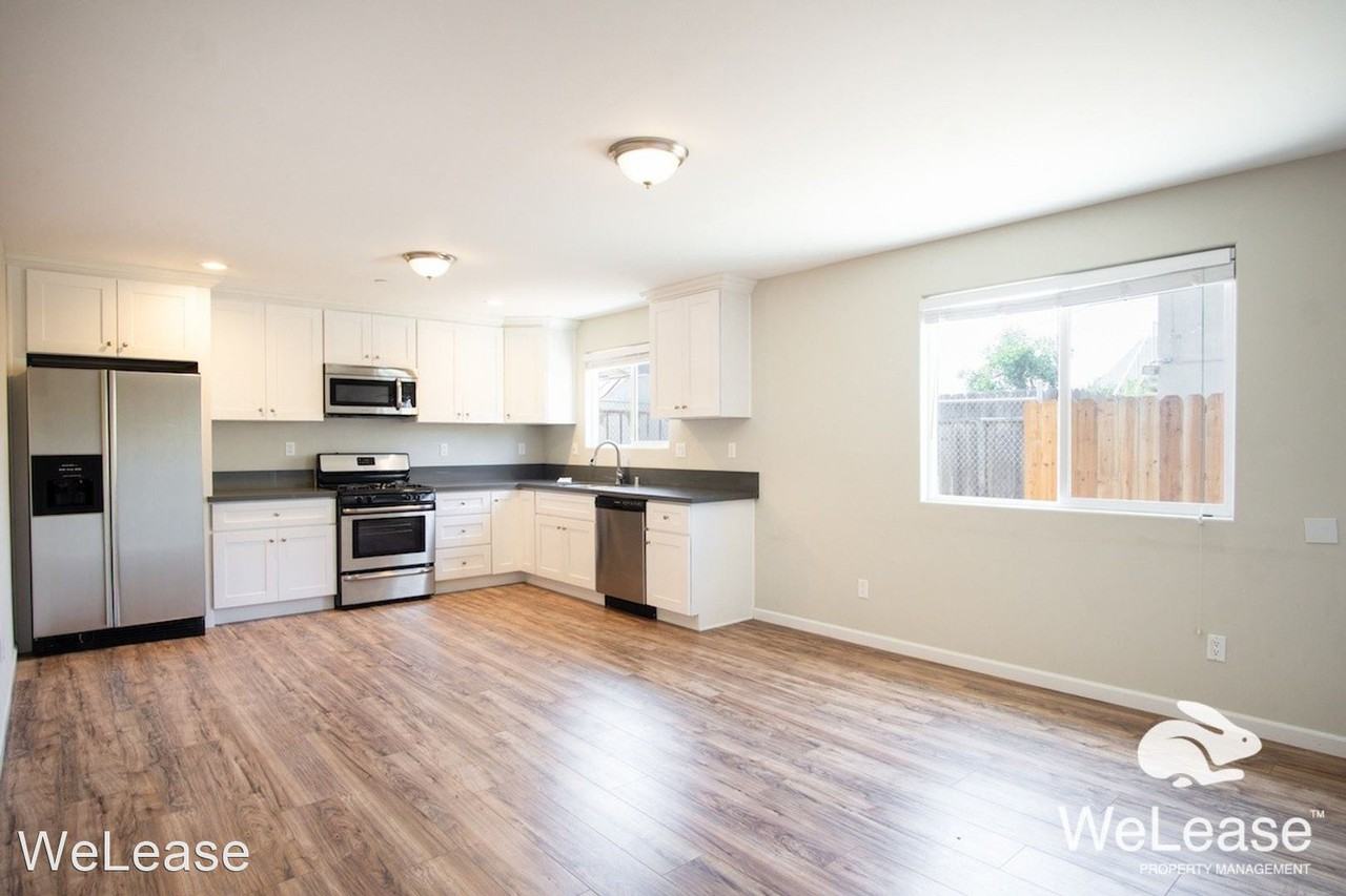 5028 70th St - Photo 2 of 23