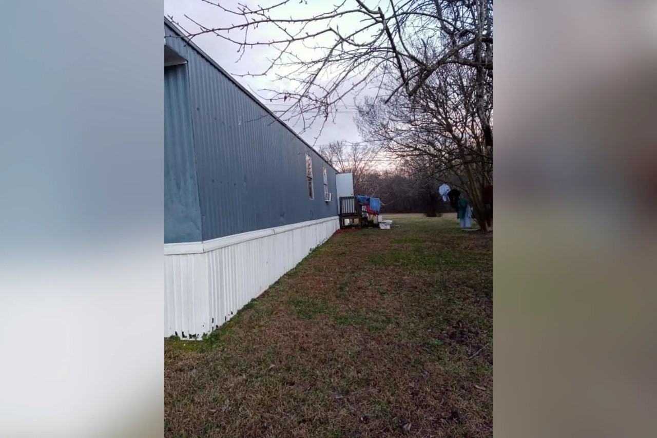 456 Bracey Cir - Photo 2 of 10