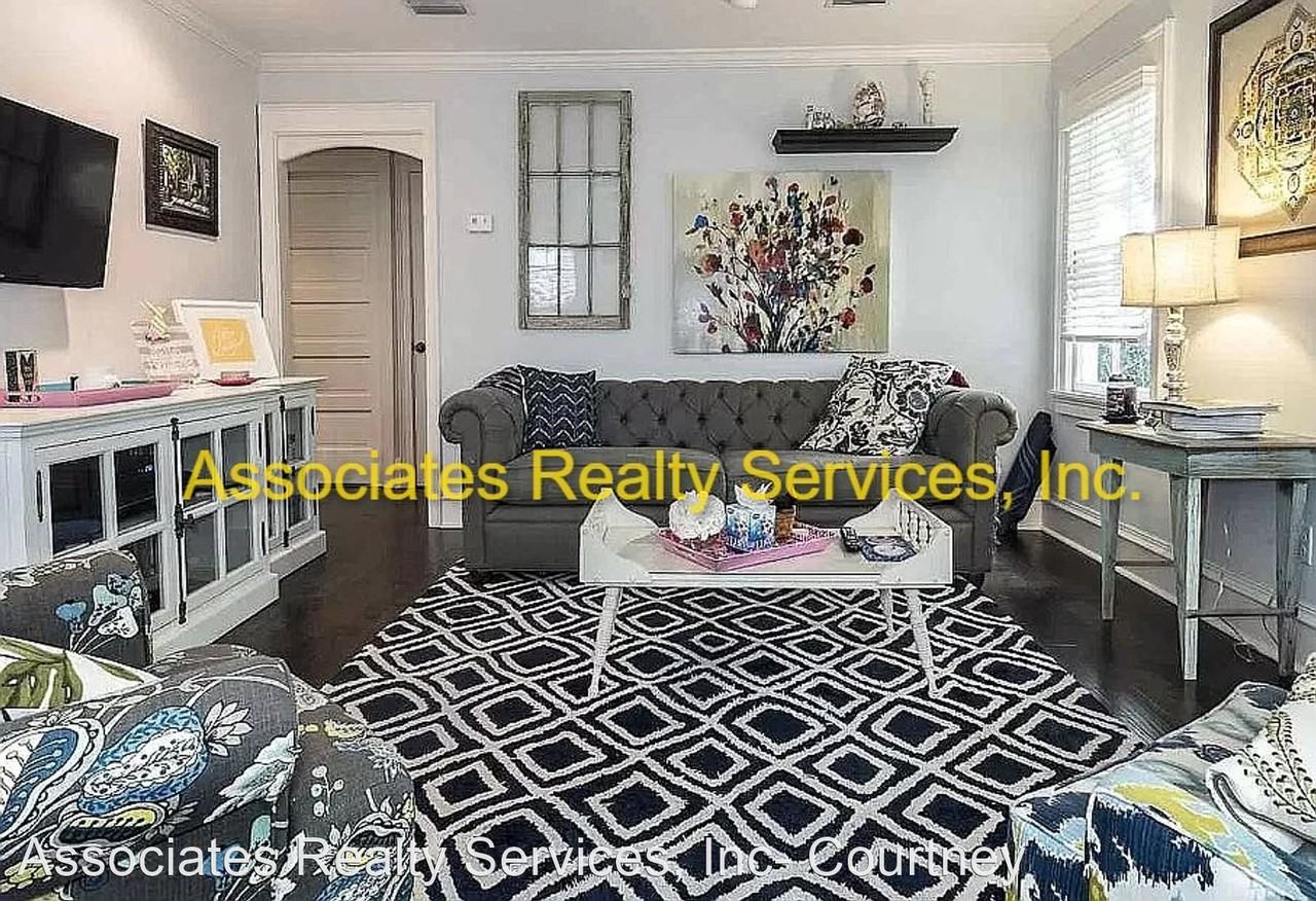 433 Se 7th St - Photo 2 of 17